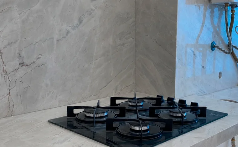 Bancada de cozinha com cooktop
